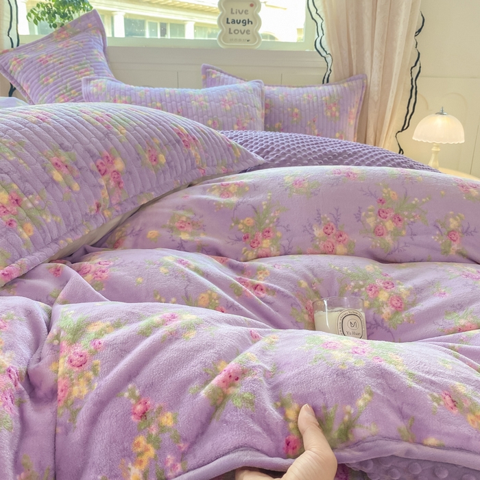 91家纺网 家纺一手货源 找家纺 尚美 2025新款豆豆绒牛奶绒大花边床盖四件套-系列2（床盖花边随机） 紫苏