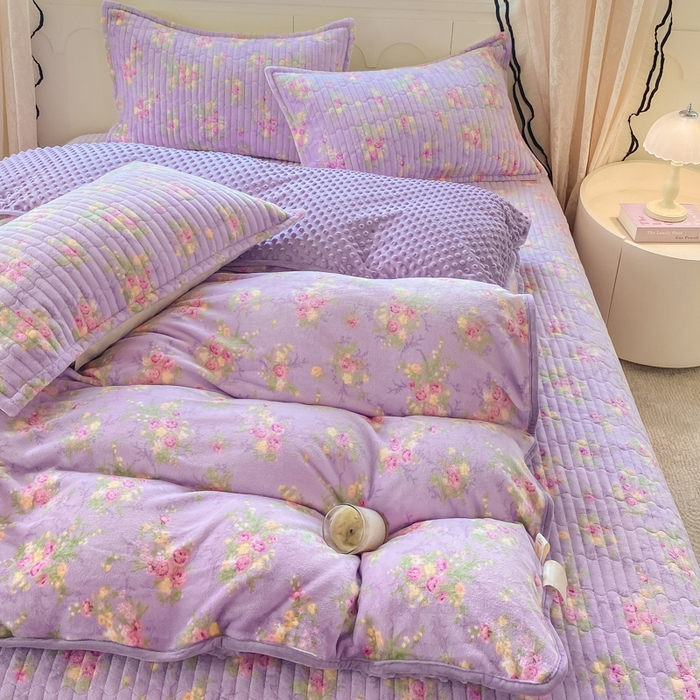 91家纺网 家纺一手货源 找家纺 尚美 2025新款豆豆绒牛奶绒大花边床盖四件套-系列2（床盖花边随机） 紫苏