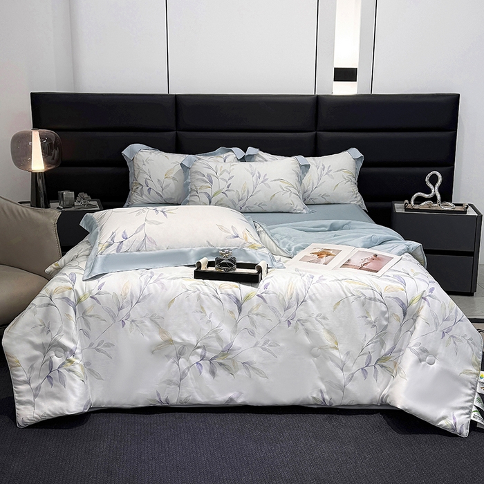 91家纺网 家纺一手货源 找家纺 梵克保罗 2025春夏新款莱赛尔天丝夏被嵌绳款数码印花单夏被夏被四件套单床笠单床单款 春晓雨梦