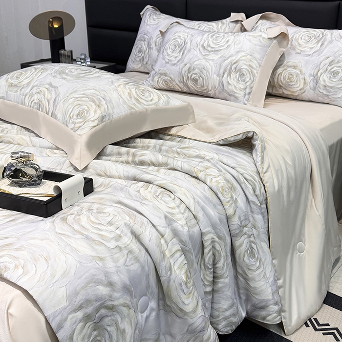 91家纺网 家纺一手货源 找家纺 梵克保罗 2025春夏新款莱赛尔天丝夏被嵌绳款数码印花单夏被夏被四件套单床笠单床单款 松绿玫瑰