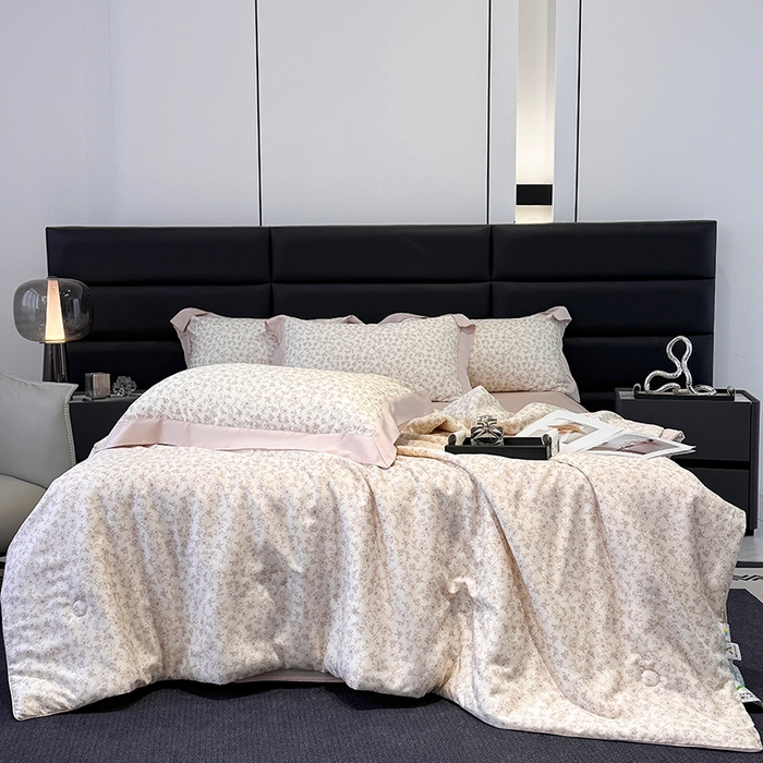 91家纺网 家纺一手货源 找家纺 （总）梵克保罗 2025春夏新款莱赛尔天丝夏被嵌绳款数码印花单夏被夏被四件套单床笠单床单款