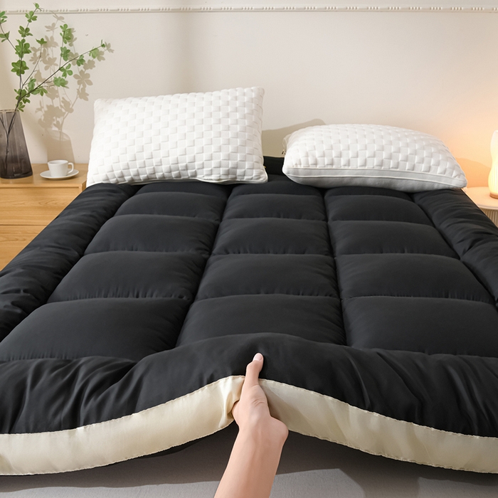 91家纺网 家纺一手货源 找家纺 预言家纺 2025新款黄边立体床垫床褥系列 黄边黑色