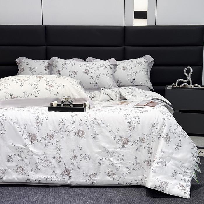 91家纺网 家纺一手货源 找家纺 梵克保罗 2025春夏新款莱赛尔天丝夏被嵌绳款数码印花单夏被夏被四件套单床笠单床单款 情依