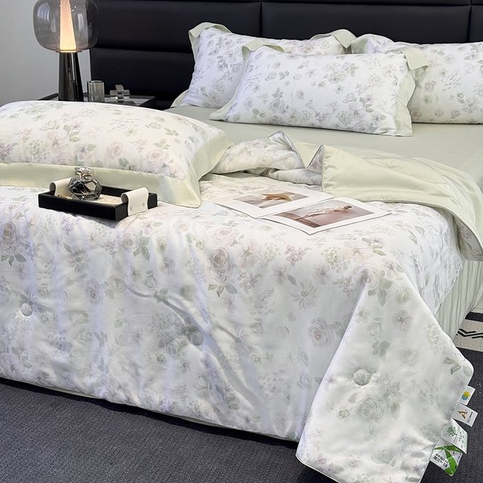 91家纺网 家纺一手货源 找家纺 梵克保罗 2025春夏新款莱赛尔天丝夏被嵌绳款数码印花单夏被夏被四件套单床笠单床单款 念池花