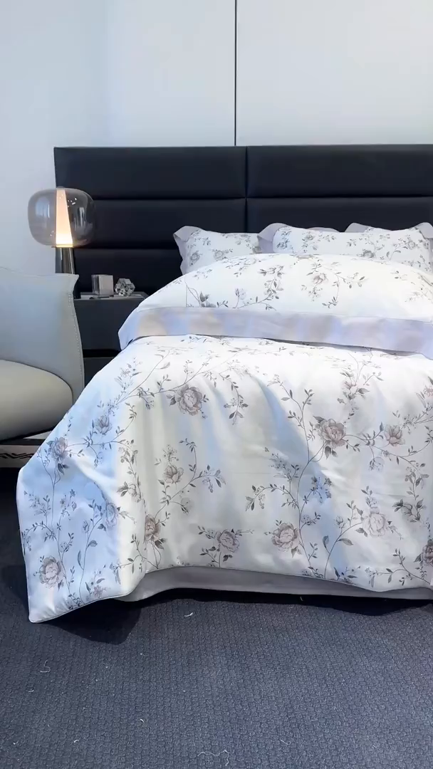 91家纺网 家纺一手货源 找家纺 梵克保罗 2025春夏新款莱赛尔天丝夏被嵌绳款数码印花单夏被夏被四件套单床笠单床单款 情依