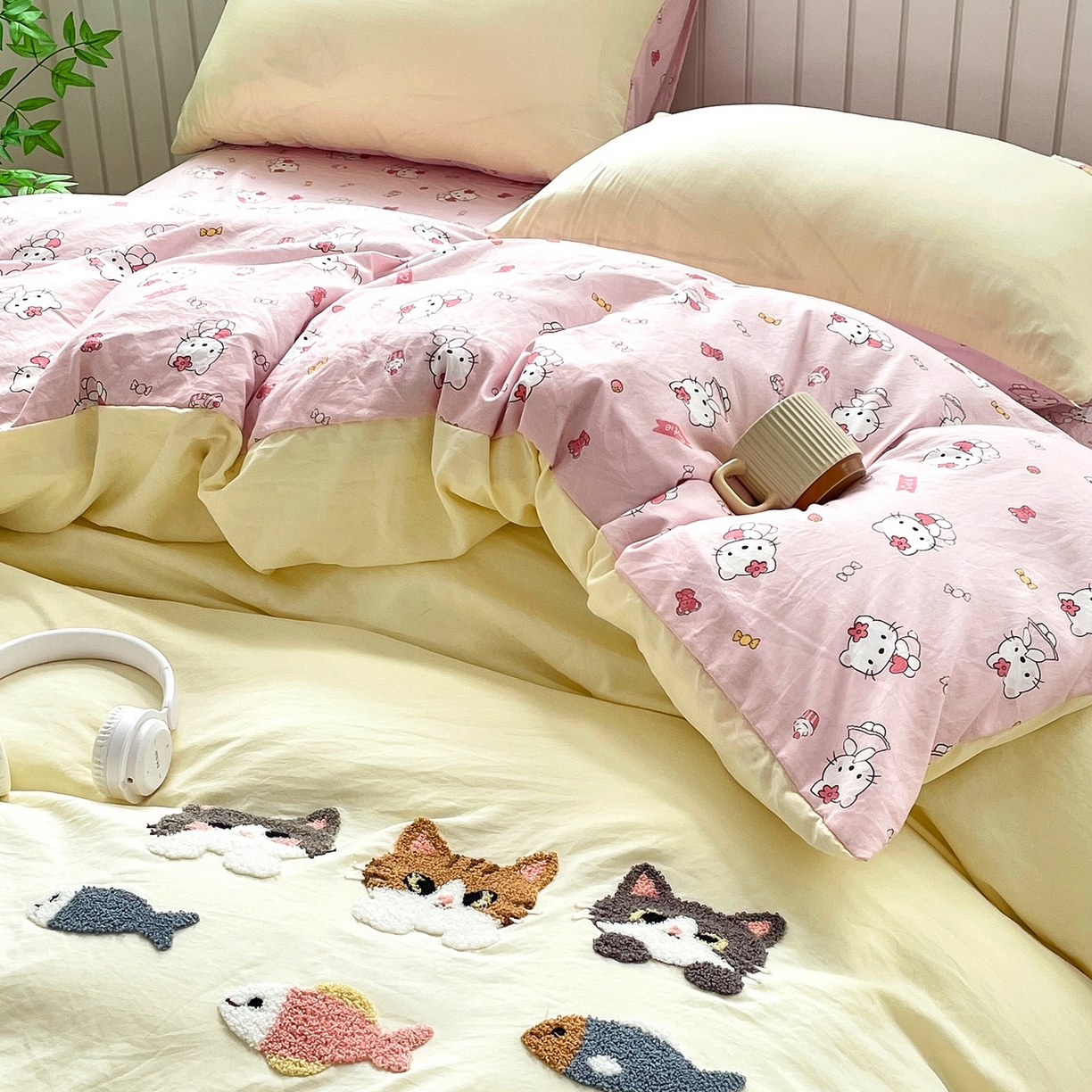 91家纺网 家纺一手货源 找家纺 三叁三 2025新款亲肤云柔水洗棉卡通毛巾绣四件套 喵喵鱼-浅黄