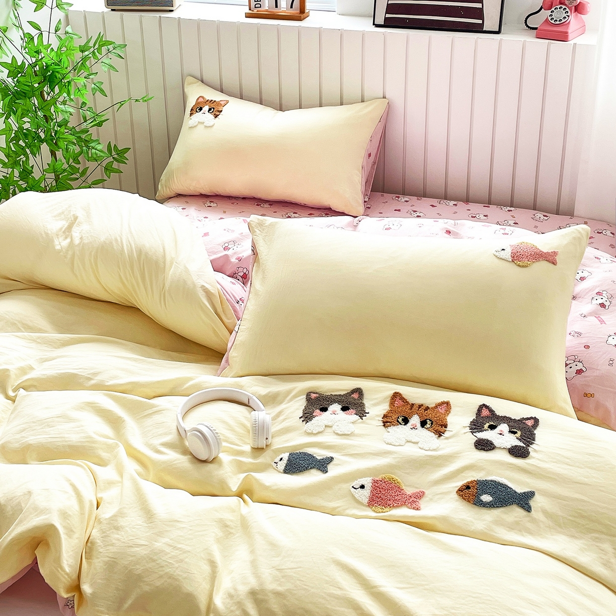 91家纺网 家纺一手货源 找家纺 三叁三 2025新款亲肤云柔水洗棉卡通毛巾绣四件套 喵喵鱼-浅黄