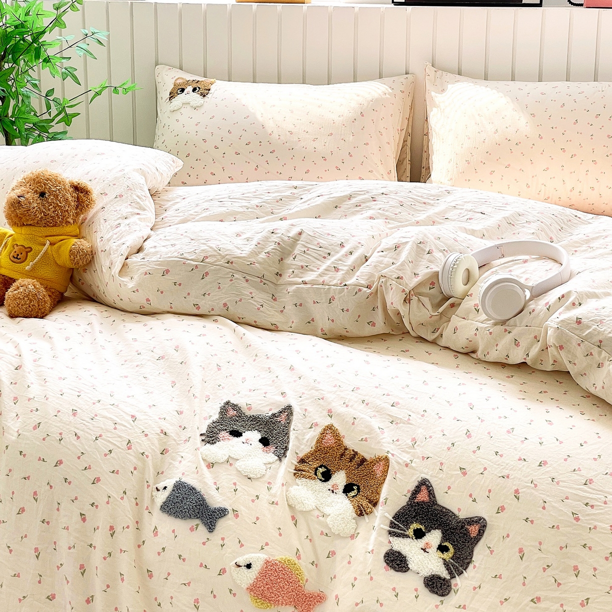 91家纺网 家纺一手货源 找家纺 三叁三 2025新款亲肤云柔水洗棉卡通毛巾绣四件套 喵喵鱼-杏色