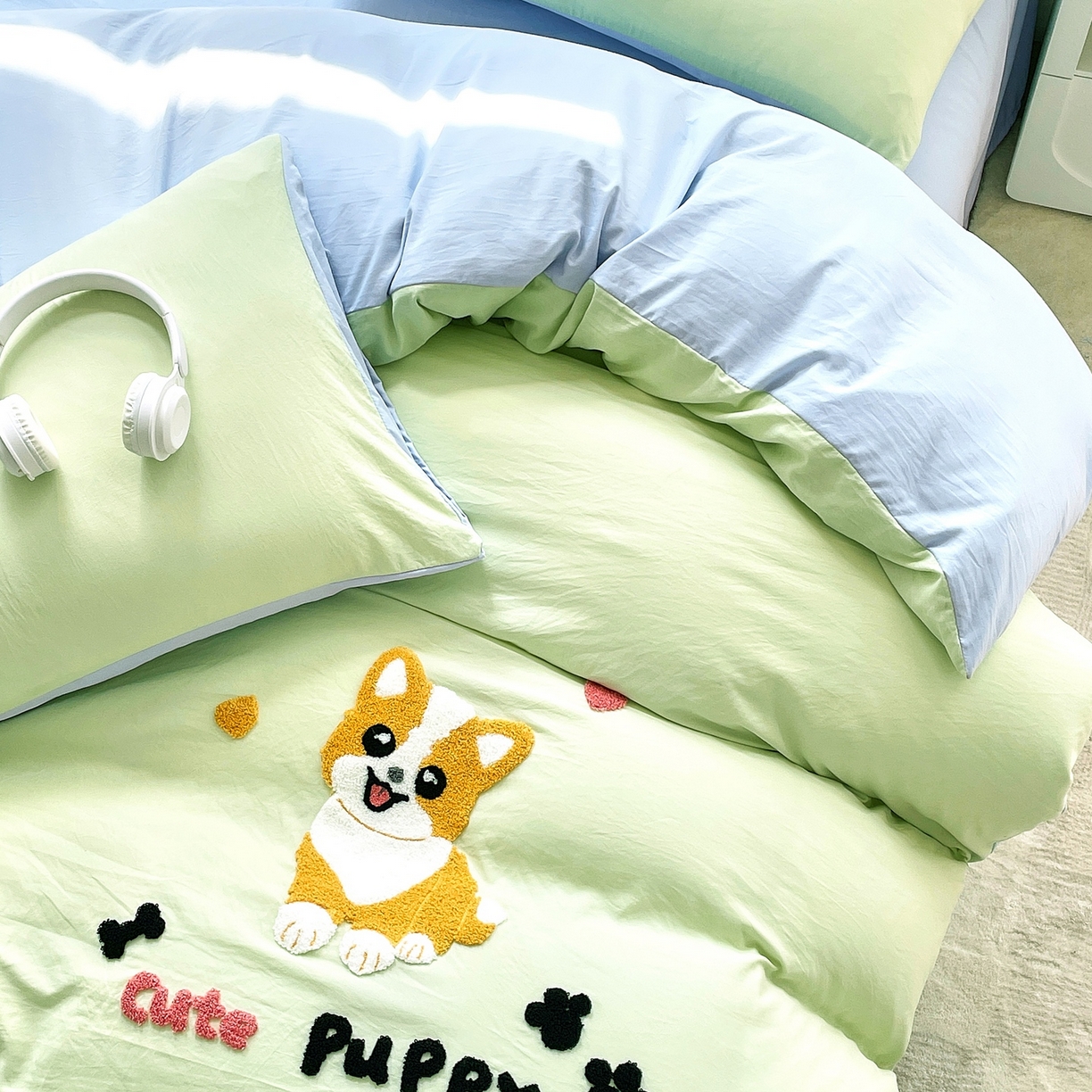 91家纺网 家纺一手货源 找家纺 三叁三 2025新款亲肤云柔水洗棉卡通毛巾绣四件套 可爱狗-绿