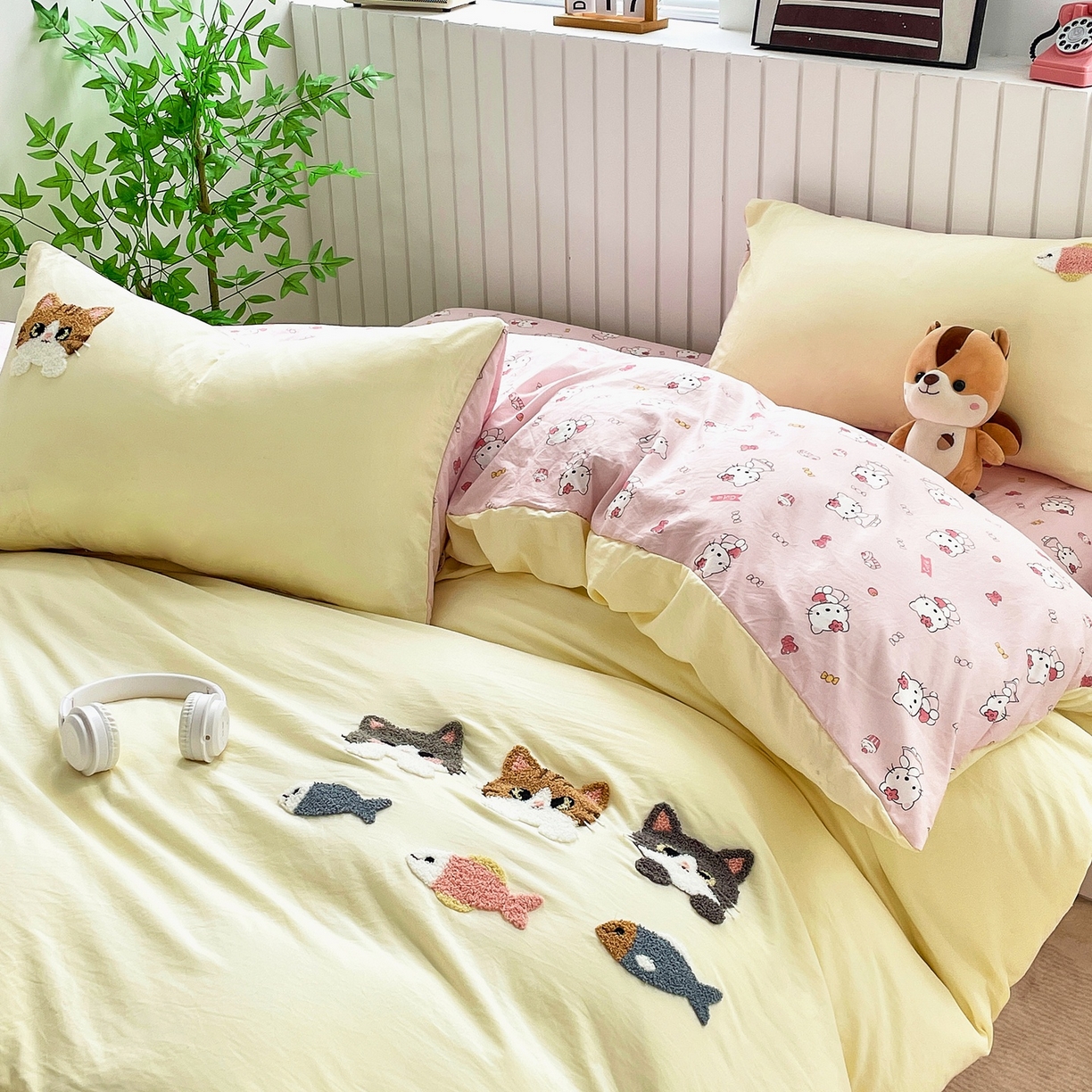 91家纺网 家纺一手货源 找家纺 三叁三 2025新款亲肤云柔水洗棉卡通毛巾绣四件套 喵喵鱼-浅黄