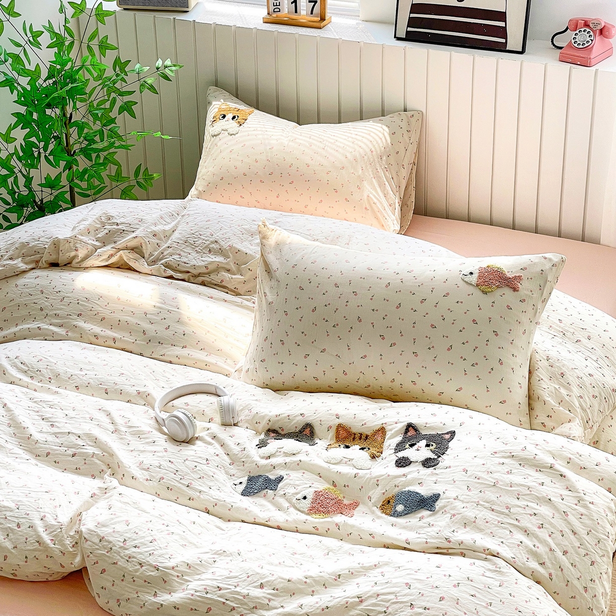 91家纺网 家纺一手货源 找家纺 三叁三 2025新款亲肤云柔水洗棉卡通毛巾绣四件套 喵喵鱼-杏色