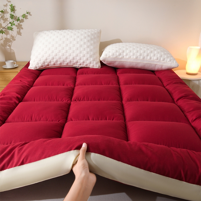 91家纺网 家纺一手货源 找家纺 预言家纺 2025新款黄边立体床垫床褥系列 黄边酒红