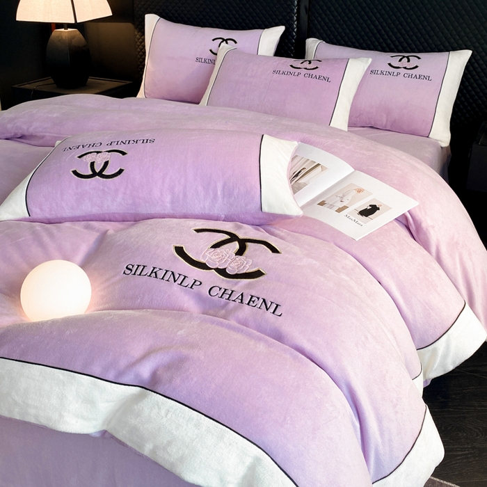 91家纺网 家纺一手货源 找家纺 绒世界 2025秋冬小香风香奈系列牛奶绒四件套 薰衣紫