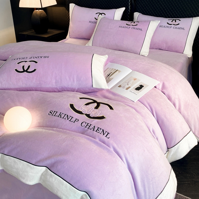 91家纺网 家纺一手货源 找家纺 绒世界 2025秋冬小香风香奈系列牛奶绒四件套 薰衣紫