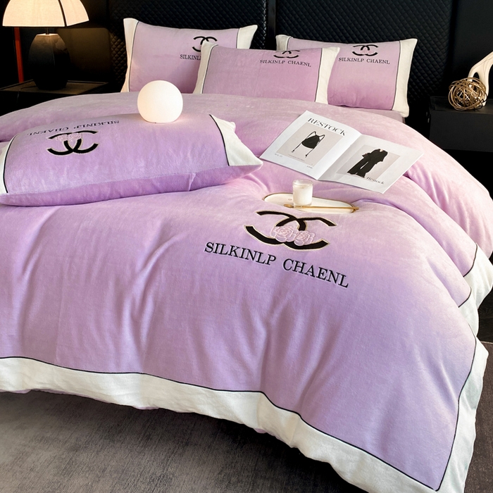 91家纺网 家纺一手货源 找家纺 绒世界 2025秋冬小香风香奈系列牛奶绒四件套 薰衣紫