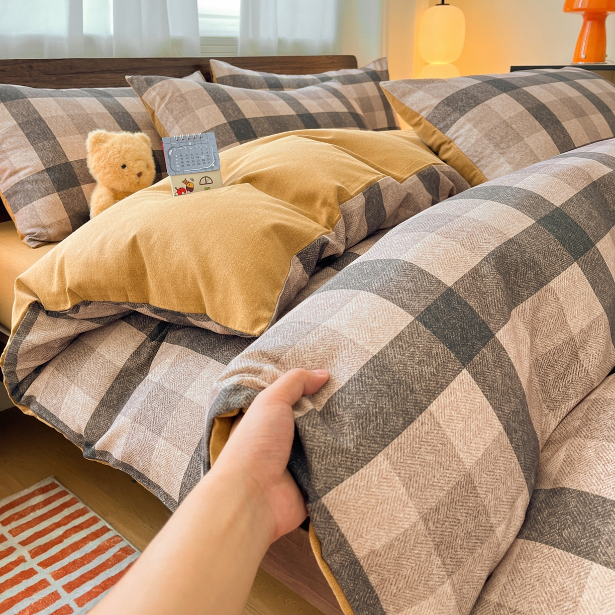 91家纺网 家纺一手货源 找家纺 典曼家纺 2025新款原棉磨毛印花四件套 朗格-咖