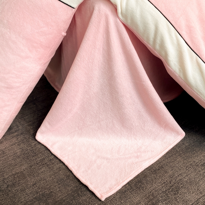 91家纺网 家纺一手货源 找家纺 绒世界 2025秋冬小香风香奈系列牛奶绒四件套 樱花粉