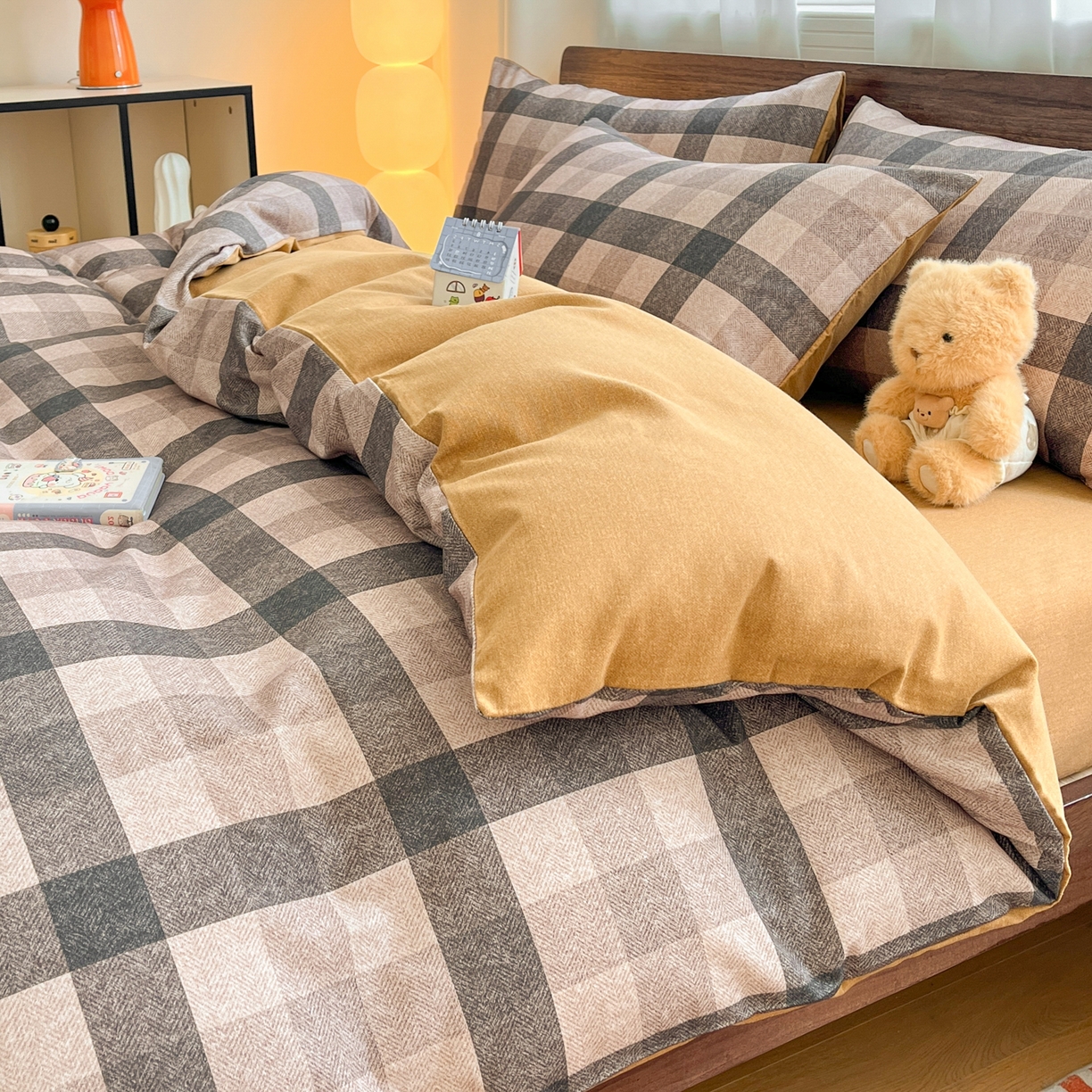 91家纺网 家纺一手货源 找家纺 典曼家纺 2025新款原棉磨毛印花四件套 朗格-咖