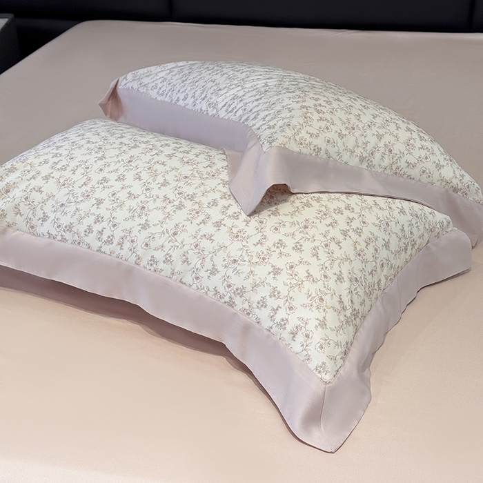 91家纺网 家纺一手货源 找家纺 梵克保罗 2025春夏新品莱赛尔天丝数码印花单床笠单床单单枕套 溪涧花（B版超凡粉）-枕套
