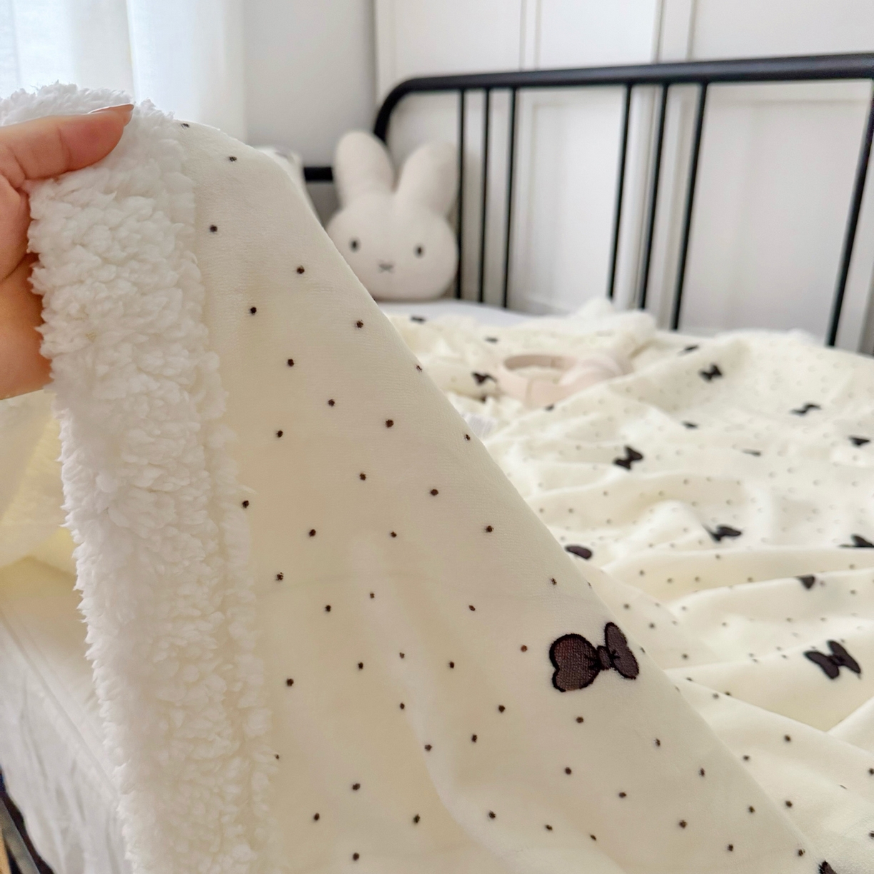 91家纺网 家纺一手货源 找家纺 航途席业 2025新款200g牛奶绒羊羔绒毛毯 波点蝴蝶结