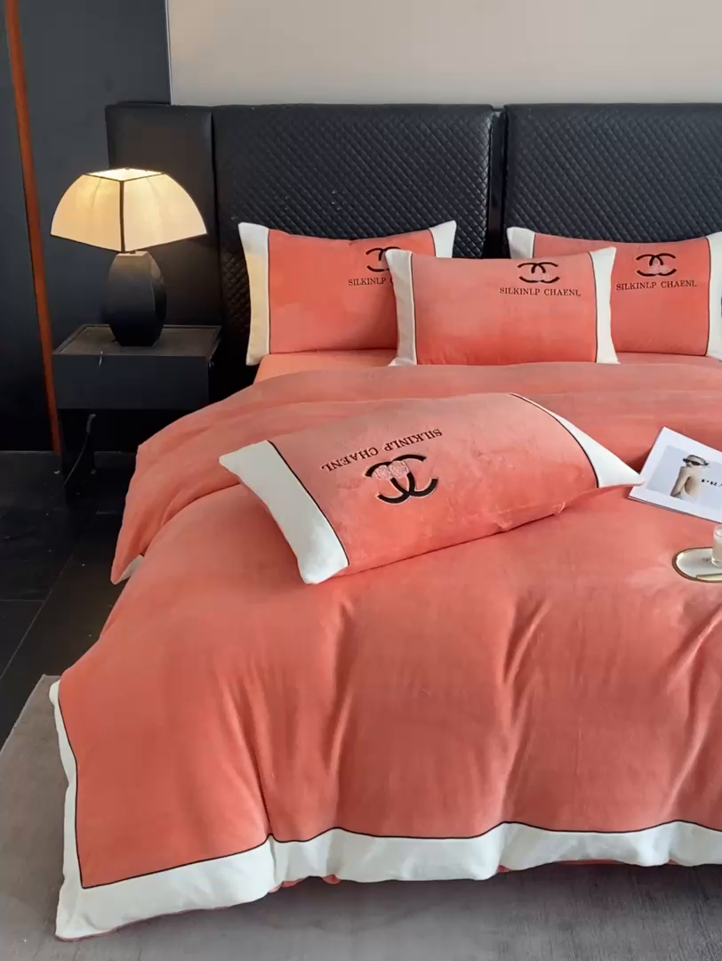 91家纺网 家纺一手货源 找家纺 绒世界 2025秋冬小香风香奈系列牛奶绒四件套 爱马仕橙