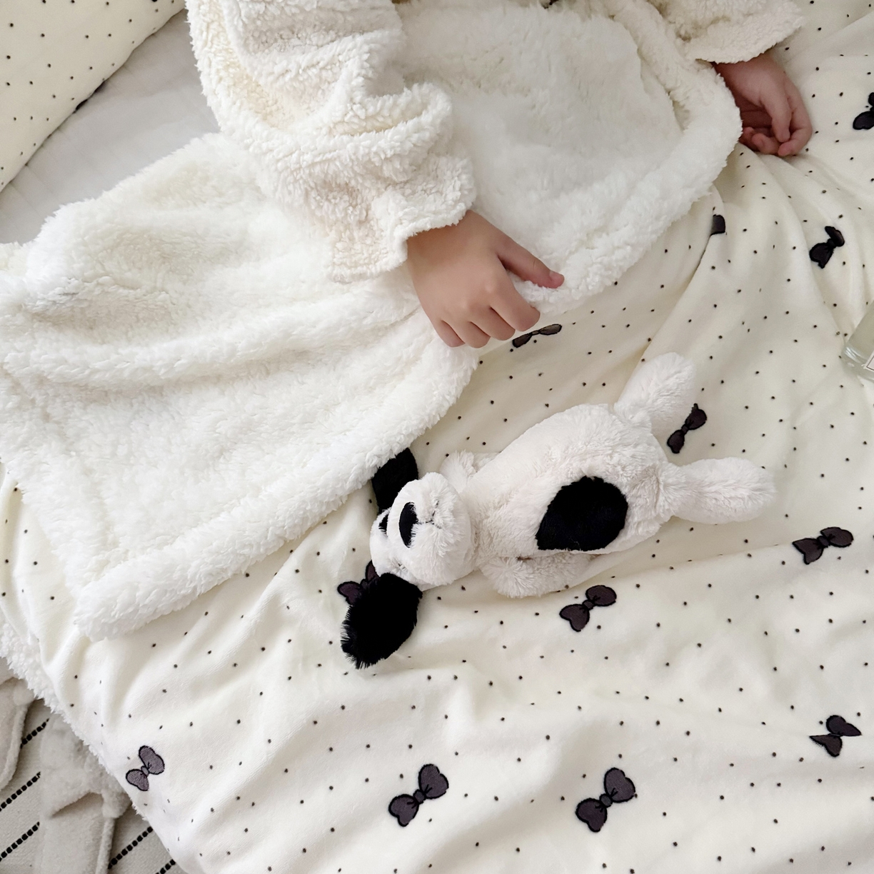 91家纺网 家纺一手货源 找家纺 航途席业 2025新款200g牛奶绒羊羔绒毛毯 波点蝴蝶结