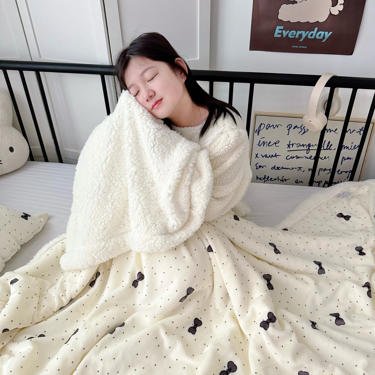 91家纺网 家纺一手货源 找家纺 航途席业 2025新款200g牛奶绒羊羔绒毛毯 波点蝴蝶结