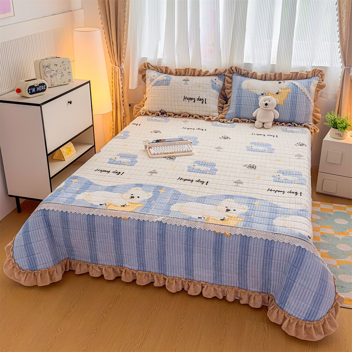 91家纺网 家纺一手货源 找家纺 （总）恒爱家纺 2025新款牛奶绒夹棉花边床盖系列三件套