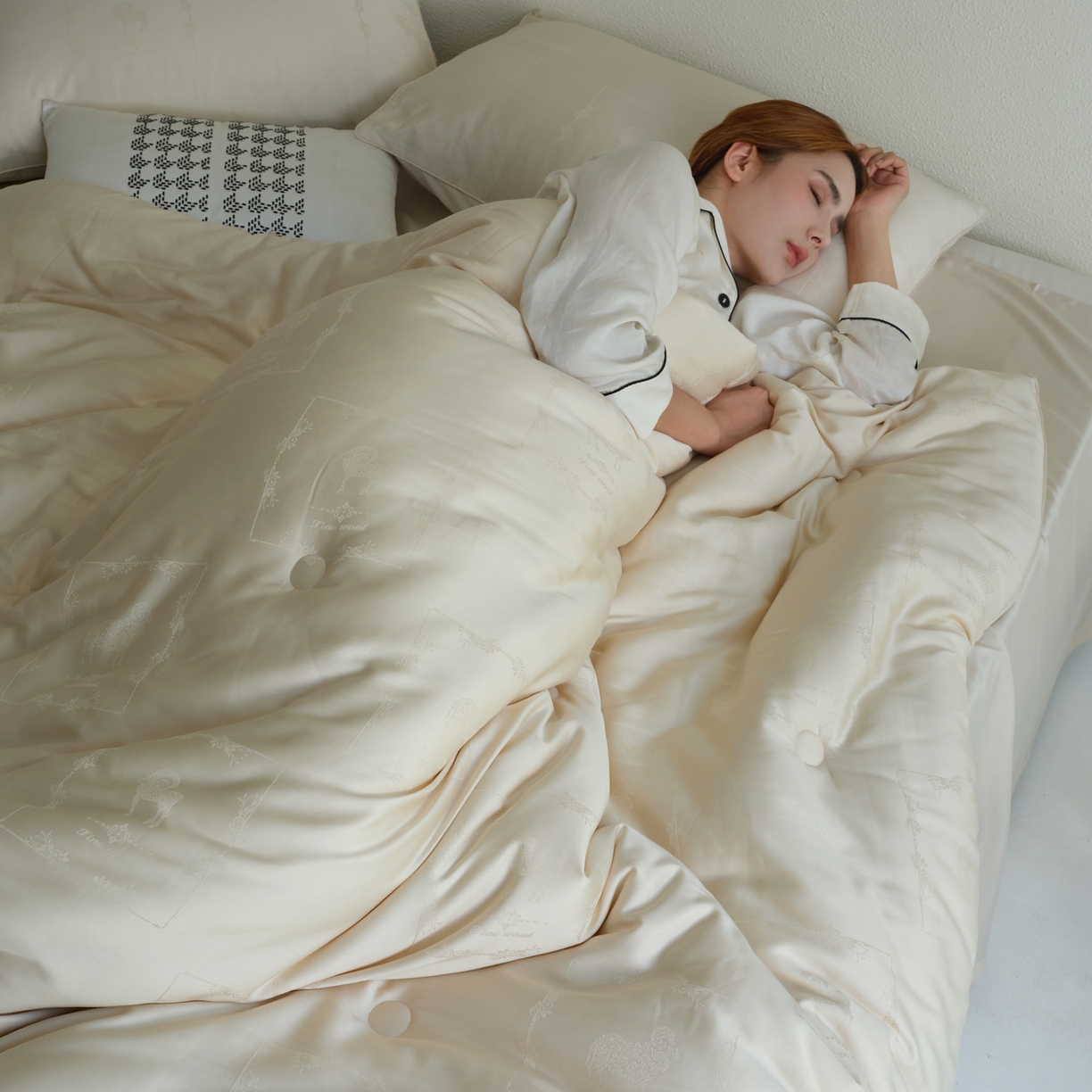 91家纺网 家纺一手货源 找家纺 （总）桂雅居 2025新款金糯羊-凯斯米尔羊毛蚕丝提花被被子被芯