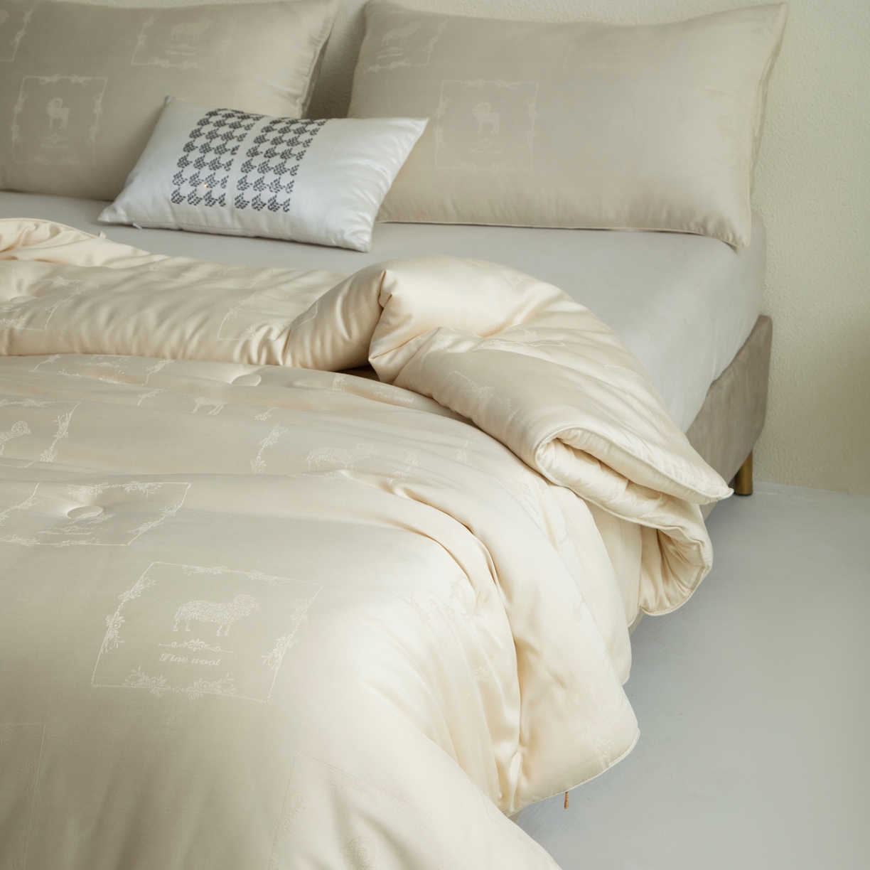 91家纺网 家纺一手货源 找家纺 （总）桂雅居 2025新款金糯羊-凯斯米尔羊毛蚕丝提花被被子被芯