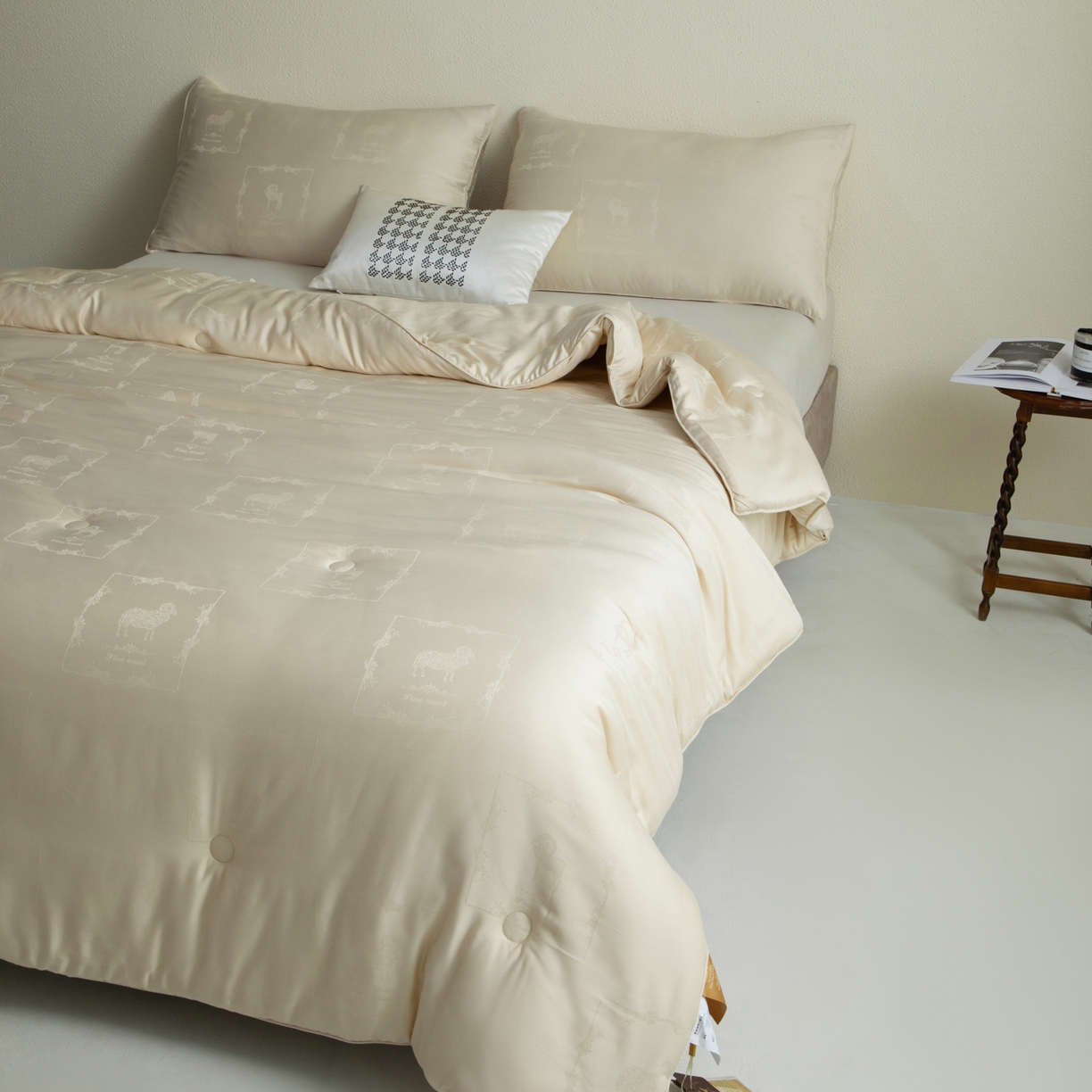 91家纺网 家纺一手货源 找家纺 （总）桂雅居 2025新款金糯羊-凯斯米尔羊毛蚕丝提花被被子被芯