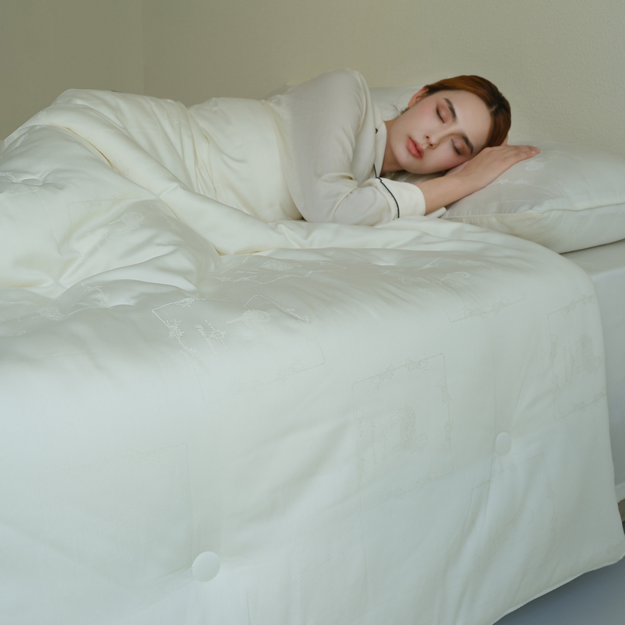 91家纺网 家纺一手货源 找家纺 桂雅居 2025新款金糯羊-凯斯米尔羊毛蚕丝提花被被子被芯 浅米白