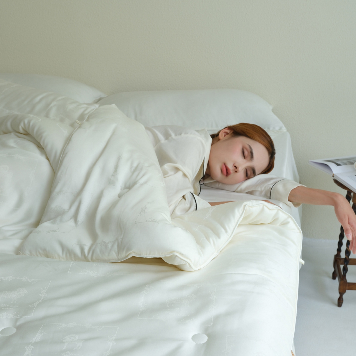 91家纺网 家纺一手货源 找家纺 桂雅居 2025新款金糯羊-凯斯米尔羊毛蚕丝提花被被子被芯 浅米白