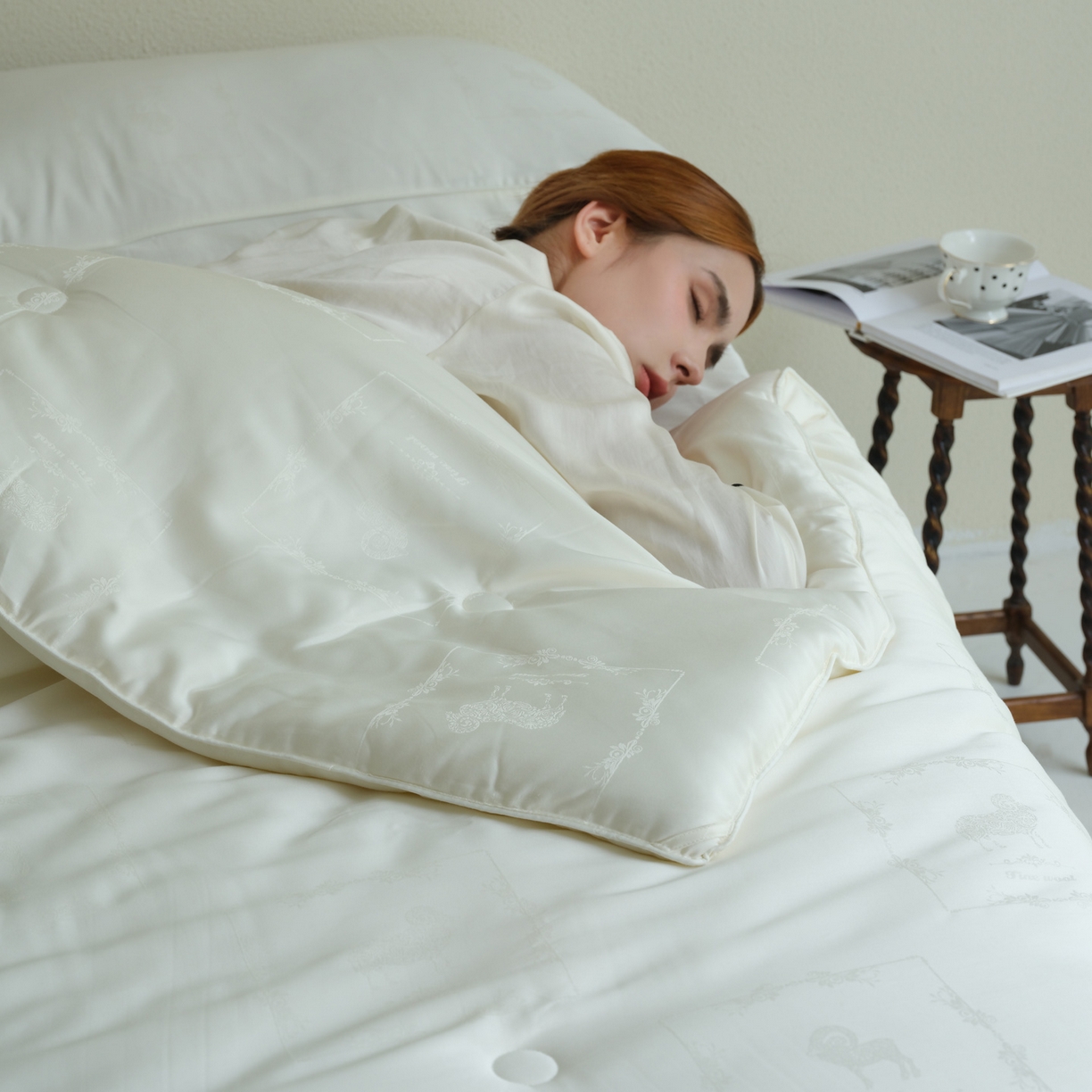 91家纺网 家纺一手货源 找家纺 桂雅居 2025新款金糯羊-凯斯米尔羊毛蚕丝提花被被子被芯 浅米白