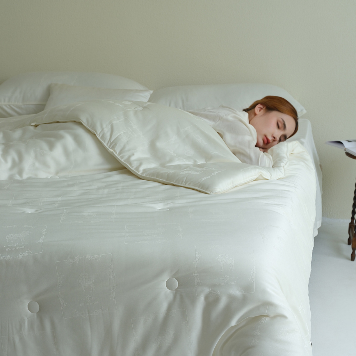 91家纺网 家纺一手货源 找家纺 桂雅居 2025新款金糯羊-凯斯米尔羊毛蚕丝提花被被子被芯 浅米白