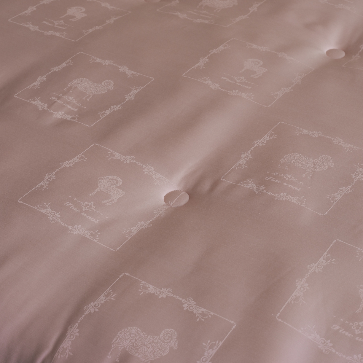 91家纺网 家纺一手货源 找家纺 桂雅居 2025新款金糯羊-凯斯米尔羊毛蚕丝提花被被子被芯 雾绒粉