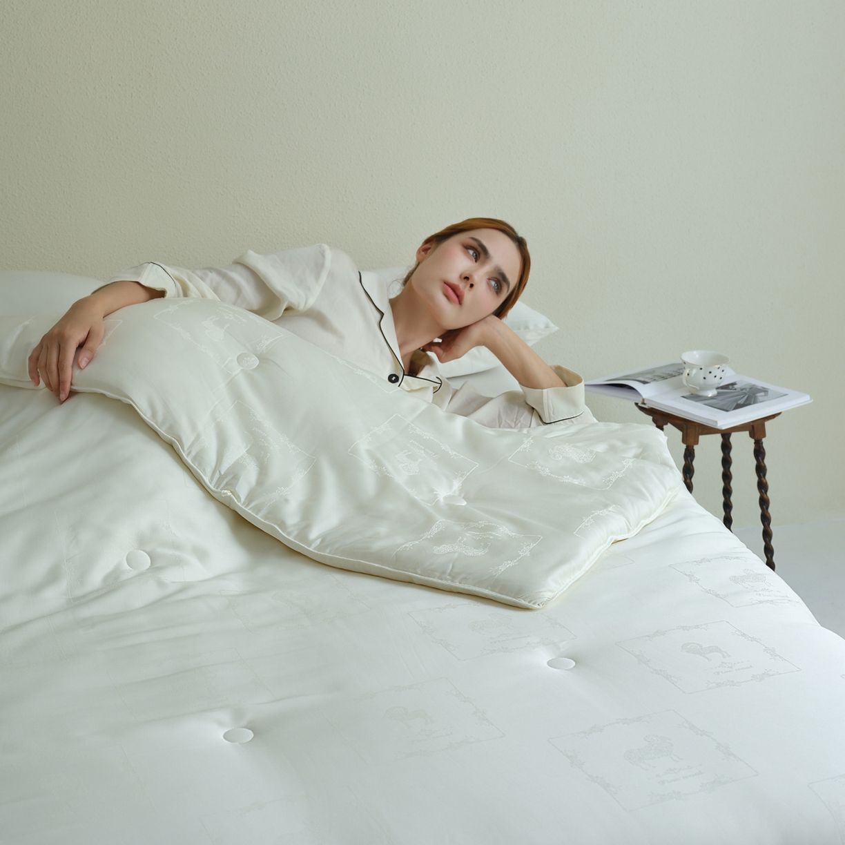 91家纺网 家纺一手货源 找家纺 桂雅居 2025新款金糯羊-凯斯米尔羊毛蚕丝提花被被子被芯 浅米白