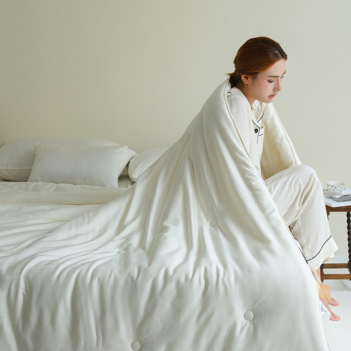 91家纺网 家纺一手货源 找家纺 桂雅居 2025新款金糯羊-凯斯米尔羊毛蚕丝提花被被子被芯 浅米白