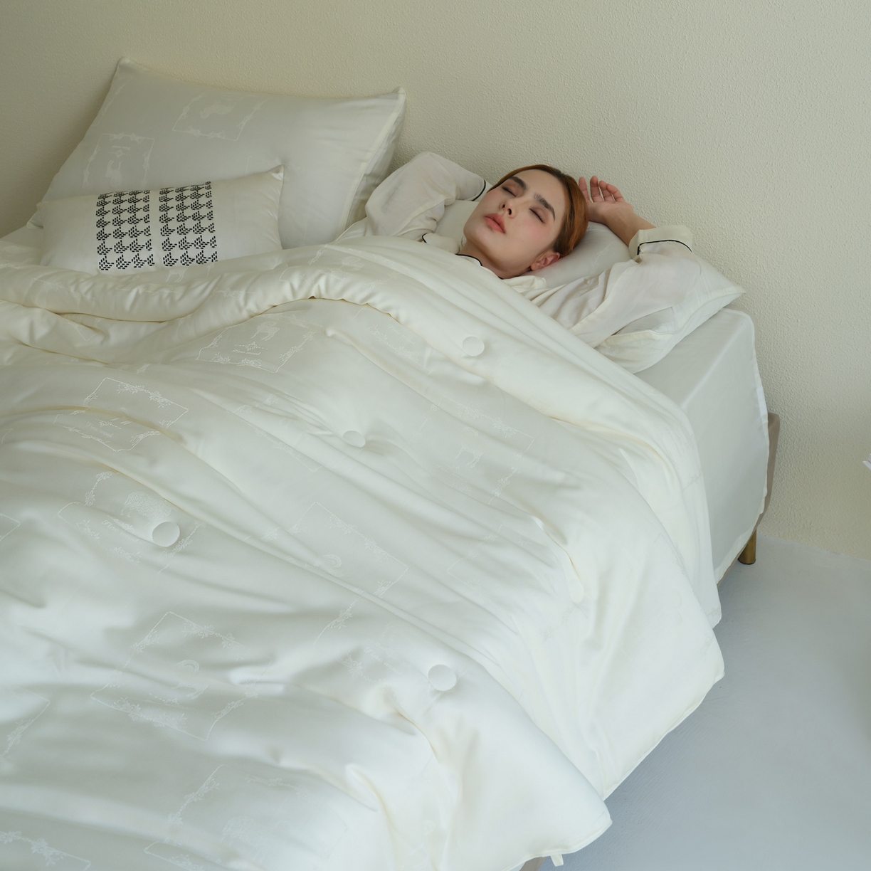 91家纺网 家纺一手货源 找家纺 桂雅居 2025新款金糯羊-凯斯米尔羊毛蚕丝提花被被子被芯 浅米白