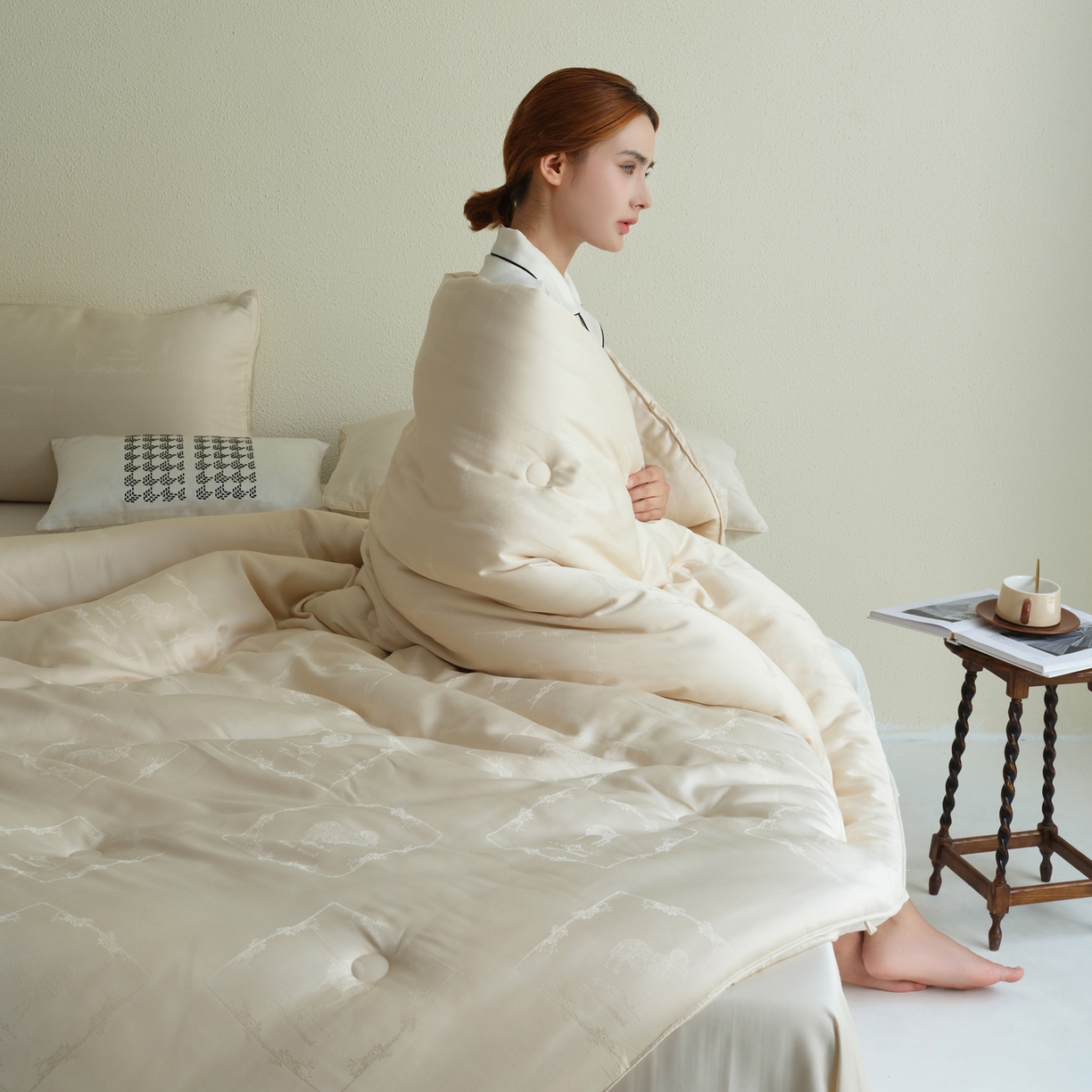 91家纺网 家纺一手货源 找家纺 桂雅居 2025新款金糯羊-凯斯米尔羊毛蚕丝提花被被子被芯 浅金色