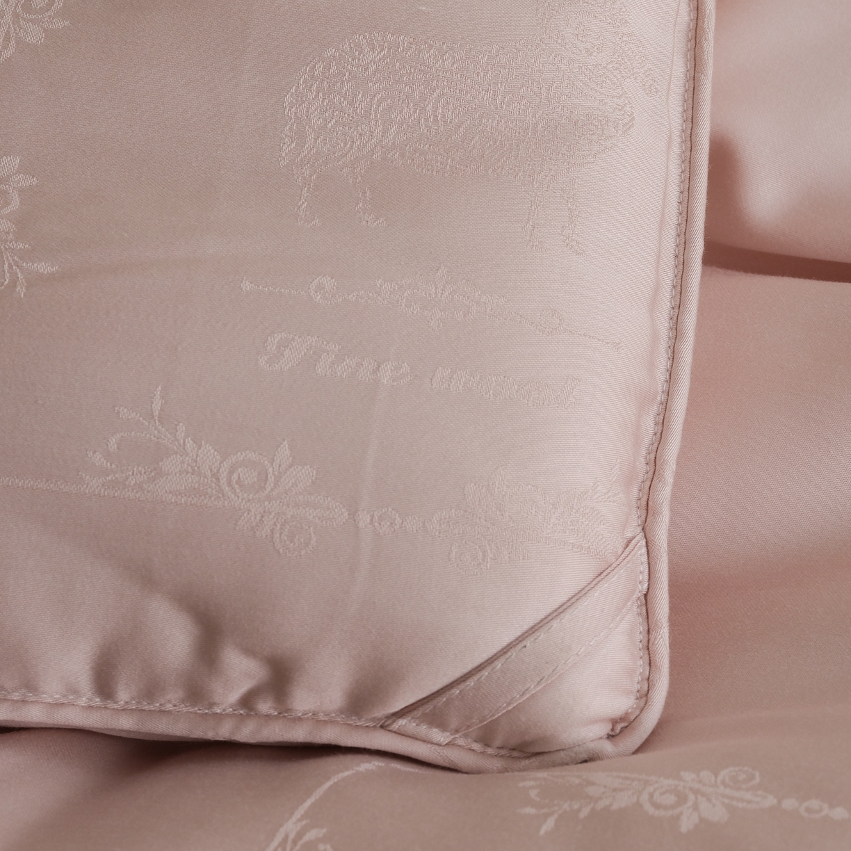 91家纺网 家纺一手货源 找家纺 桂雅居 2025新款金糯羊-凯斯米尔羊毛蚕丝提花被被子被芯 雾绒粉