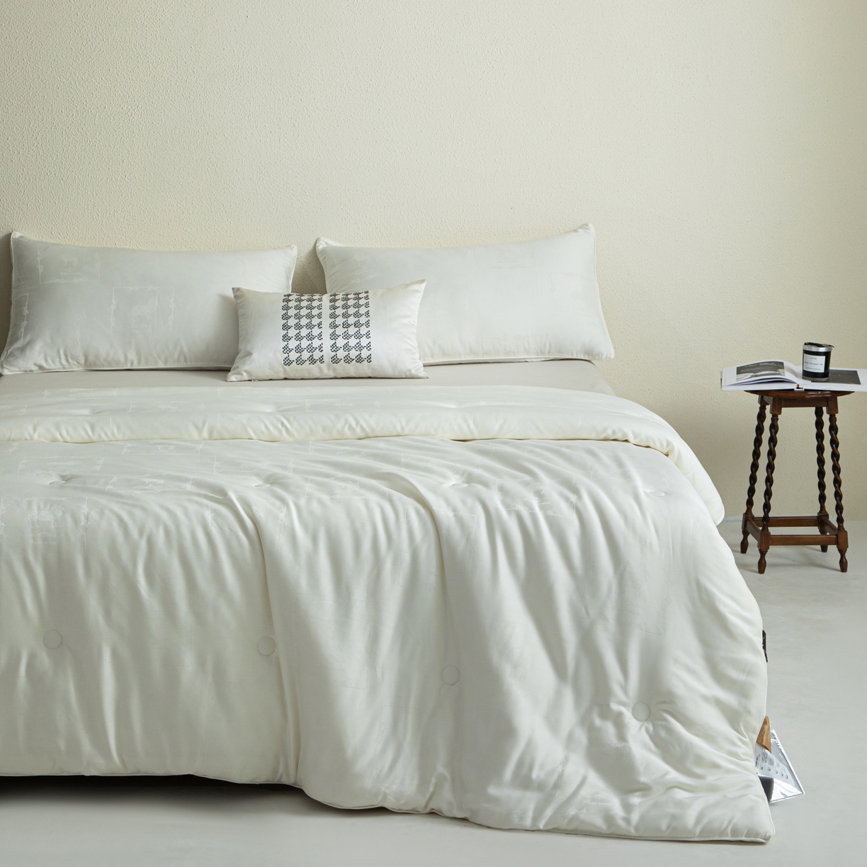 91家纺网 家纺一手货源 找家纺 桂雅居 2025新款金糯羊-凯斯米尔羊毛蚕丝提花被被子被芯 浅米白