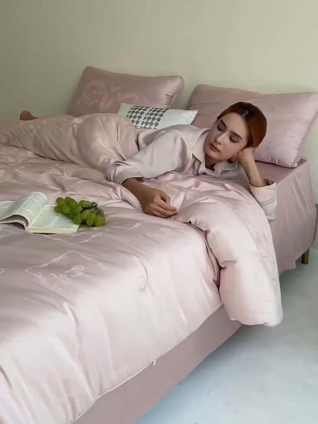 91家纺网 家纺一手货源 找家纺 桂雅居 2025新款金糯羊-凯斯米尔羊毛蚕丝提花被被子被芯 雾绒粉