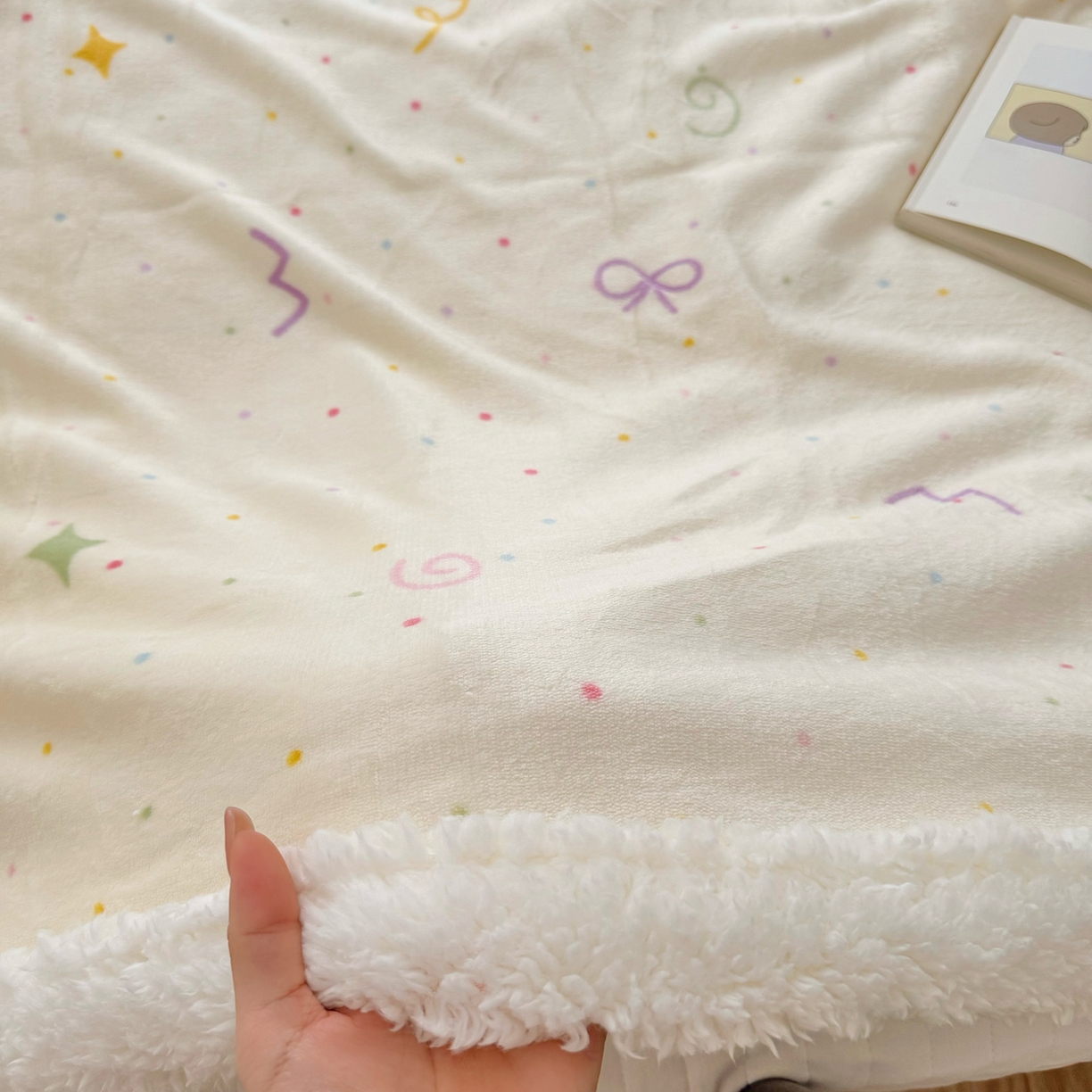 91家纺网 家纺一手货源 找家纺 航途席业 2025新款200g牛奶绒羊羔绒毛毯 彩色波点