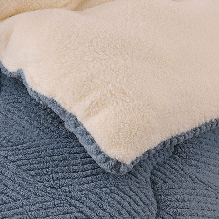 91家纺网 家纺一手货源 找家纺 预言家纺 2025新款提花双面绒冬被系列 双面绒蓝灰