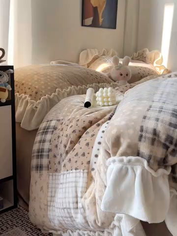 91家纺网 家纺一手货源 找家纺 艾咪-Amy ntmy 2025新款博主风花边款牛奶绒四件套-花栖礼 花栖礼-咖