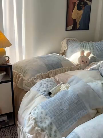 91家纺网 家纺一手货源 找家纺 艾咪-Amy ntmy 2025新款博主风花边款牛奶绒四件套-花栖礼 花栖礼-蓝