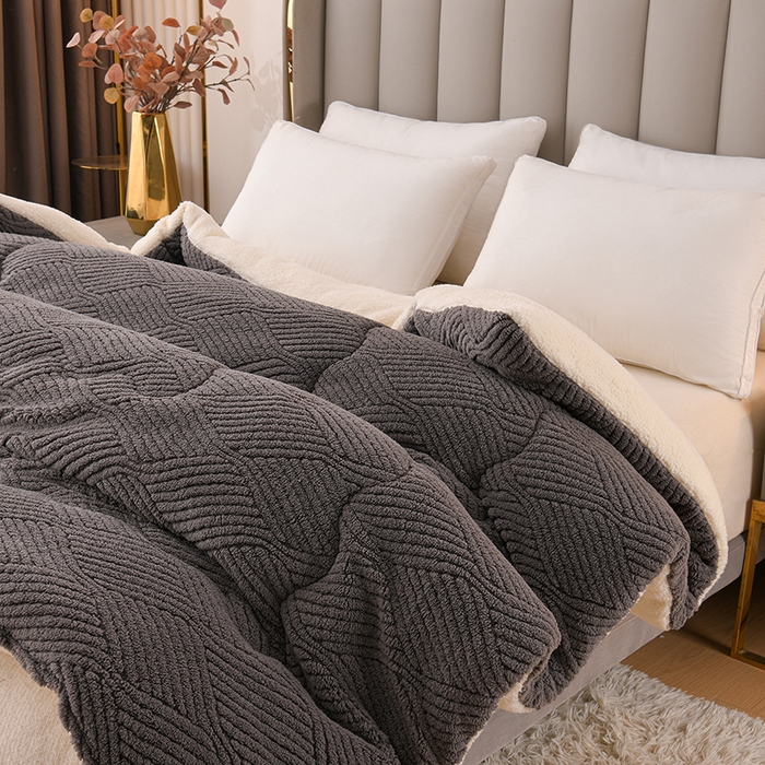 91家纺网 家纺一手货源 找家纺 预言家纺 2025新款提花双面绒冬被系列 双面绒深灰
