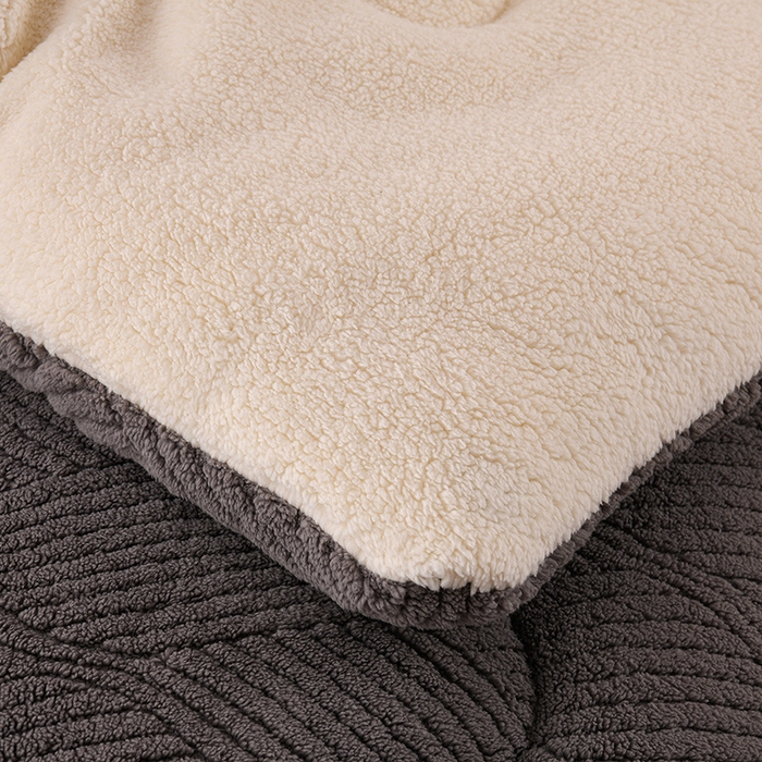 91家纺网 家纺一手货源 找家纺 预言家纺 2025新款提花双面绒冬被系列 双面绒深灰