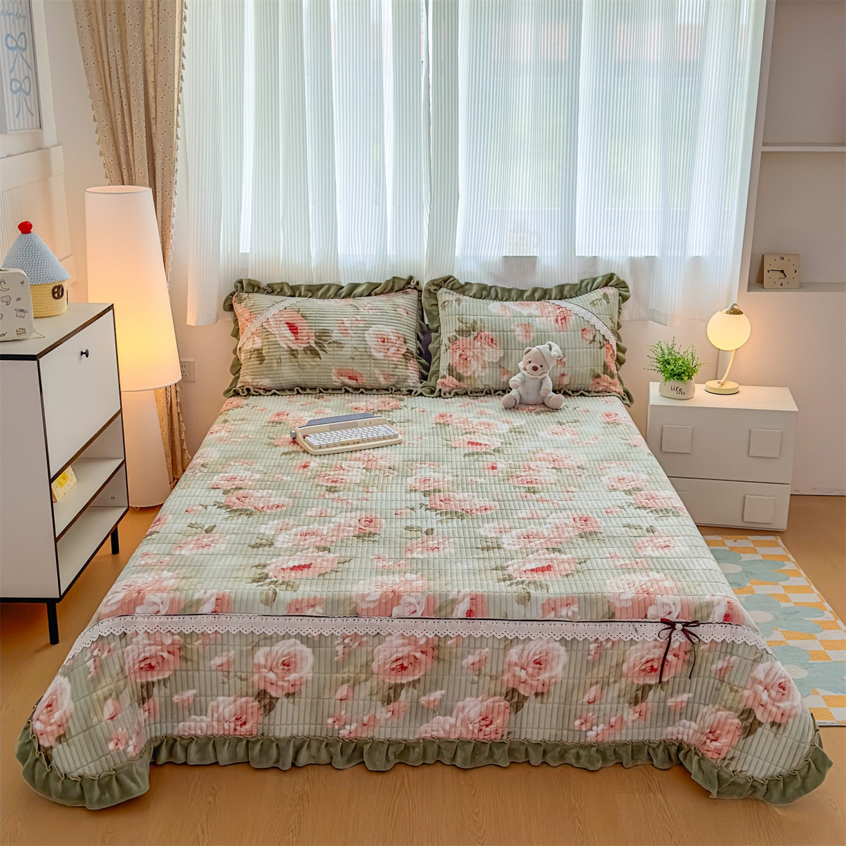 91家纺网 家纺一手货源 找家纺 （总）恒爱家纺 2025新款牛奶绒夹棉花边床盖系列三件套